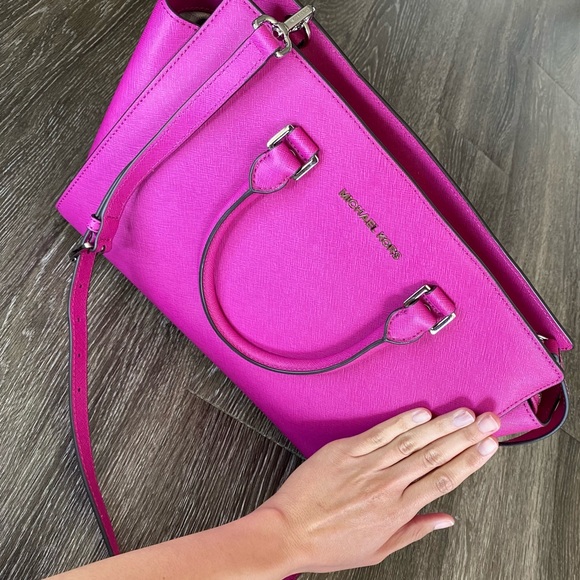 **SOLD** Large Magenta Michael Kors Selma Handbag - Picture 8 of 8